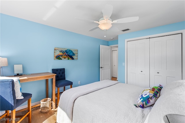 bedroom with hardwood / wood-style floors, ceiling fan, and a closet