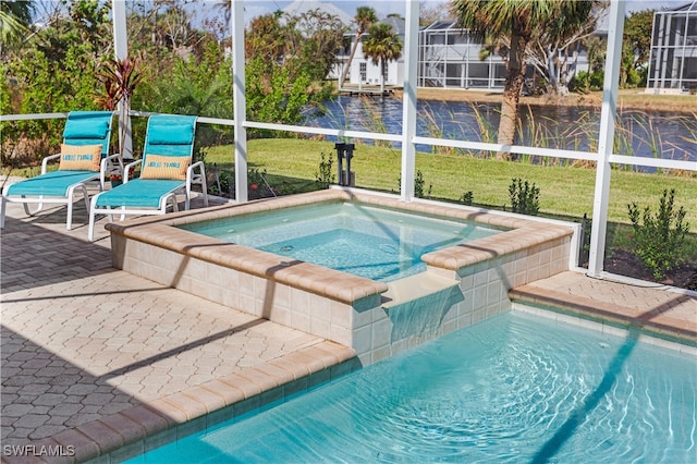 view of pool featuring an in ground hot tub, a yard, glass enclosure, and a patio area