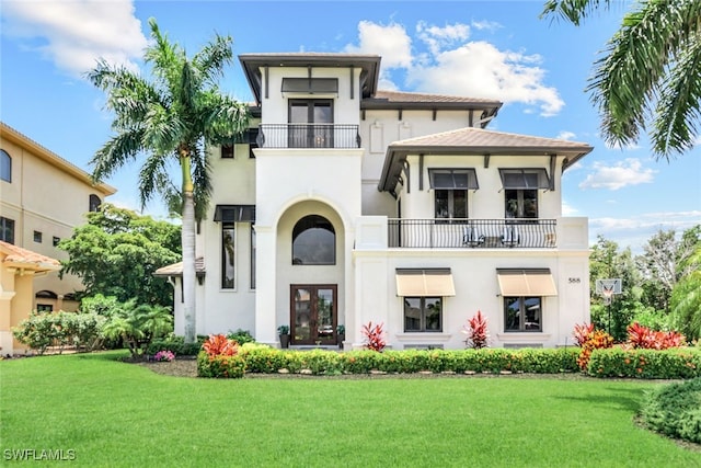 view of front of house featuring a front yard and a balcony