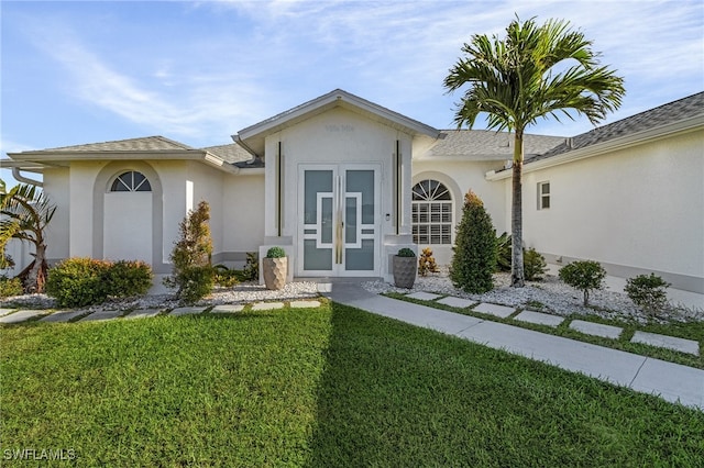 view of front of property with a front lawn