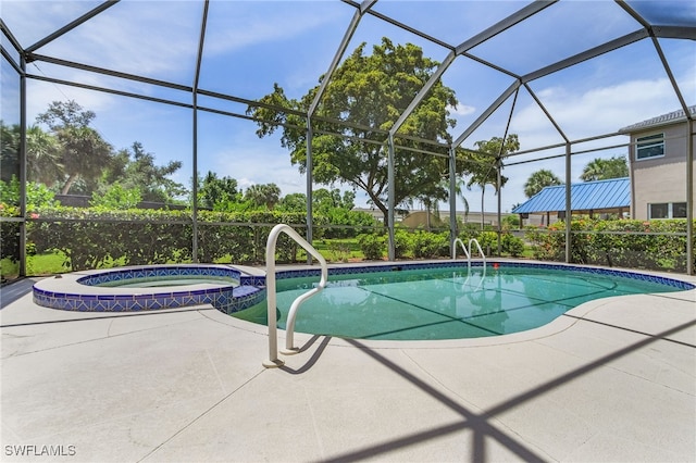 view of pool featuring an in ground hot tub, a patio, and a lanai