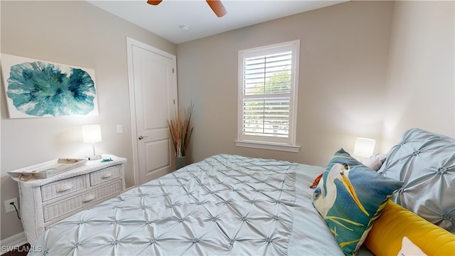 bedroom with ceiling fan