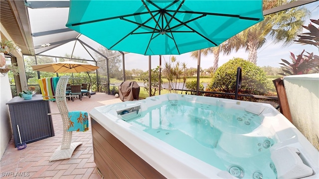 view of pool with a hot tub and a patio area