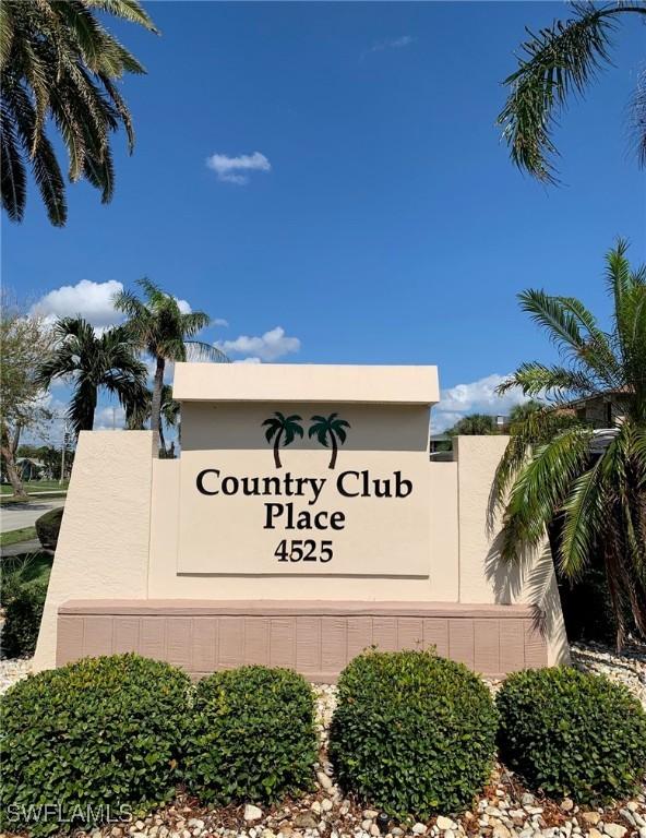 view of community / neighborhood sign