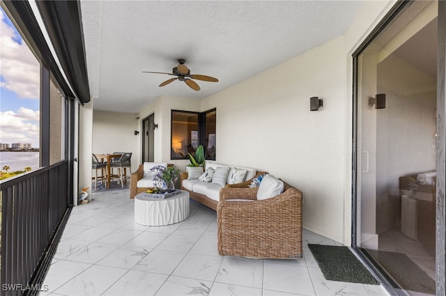 sunroom with ceiling fan