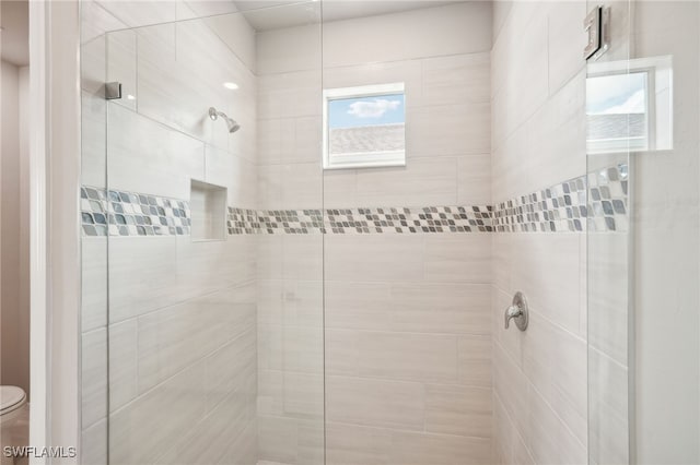 bathroom featuring tiled shower