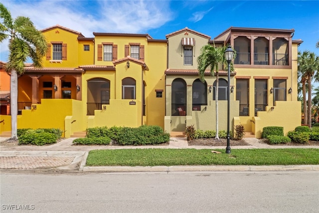 view of mediterranean / spanish-style house