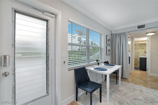 dining area with ornamental molding