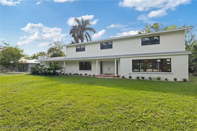 view of front of home featuring a front yard