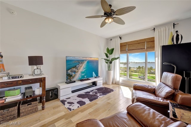 living room with light hardwood / wood-style floors and ceiling fan