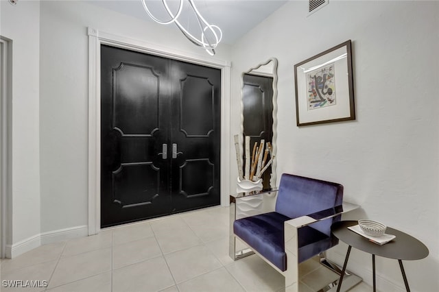 foyer featuring light tile patterned floors and a chandelier