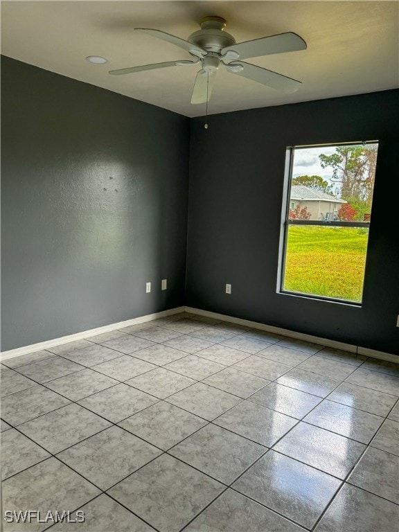 unfurnished room featuring light tile patterned floors and ceiling fan