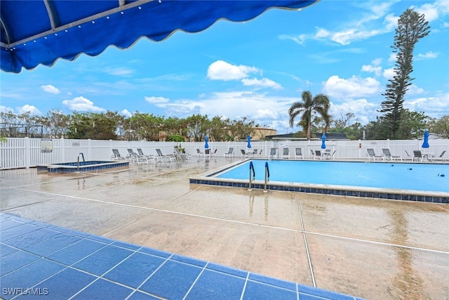 view of swimming pool