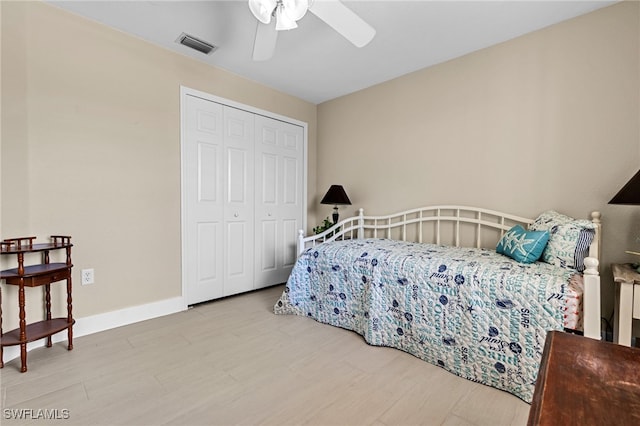 bedroom featuring a closet, light wood-type flooring, and ceiling fan