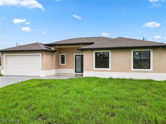 view of front of house featuring a front yard and a garage