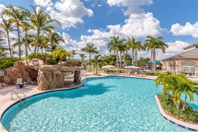 view of swimming pool