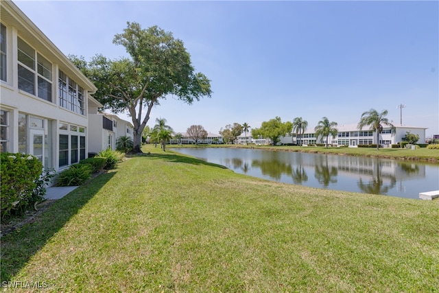 view of yard featuring a water view