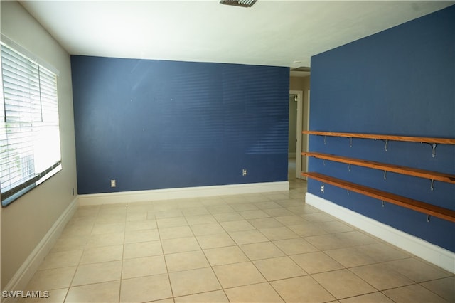 spare room featuring light tile patterned flooring