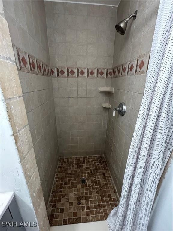 bathroom featuring curtained shower