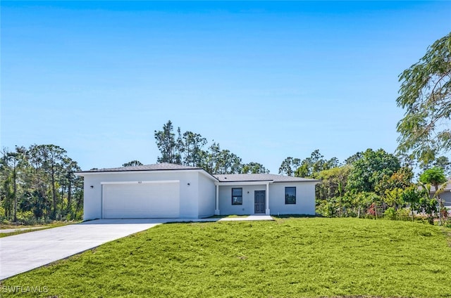 ranch-style home featuring stucco siding, a front lawn, a garage, and driveway