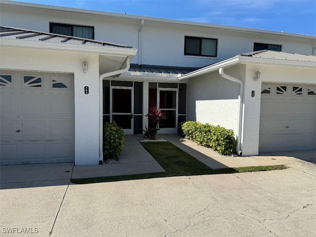 view of front facade with a garage