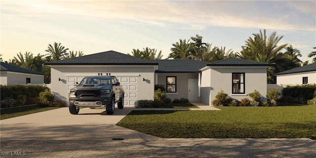 view of front of house featuring a lawn and a garage