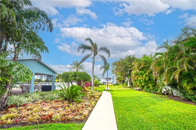 view of yard featuring a pool