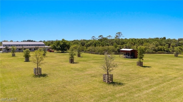 view of yard featuring an outdoor structure and a rural view