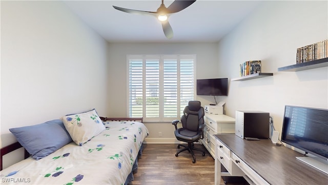 bedroom with dark wood-type flooring and ceiling fan