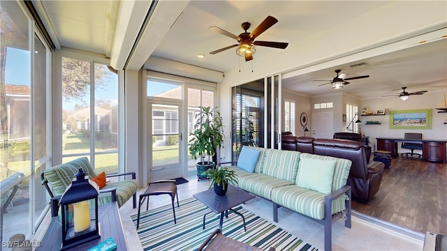 sunroom with ceiling fan