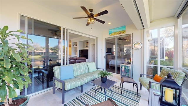 sunroom with ceiling fan