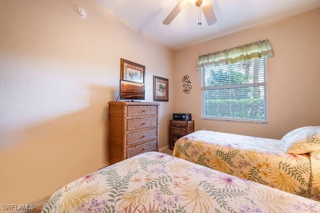 bedroom with ceiling fan