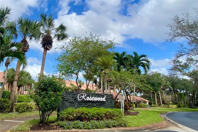 view of community / neighborhood sign