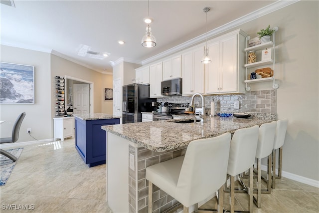 kitchen with stainless steel appliances, a center island, pendant lighting, a breakfast bar, and white cabinetry