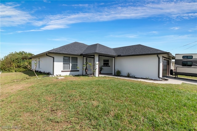 view of front of house featuring a front lawn