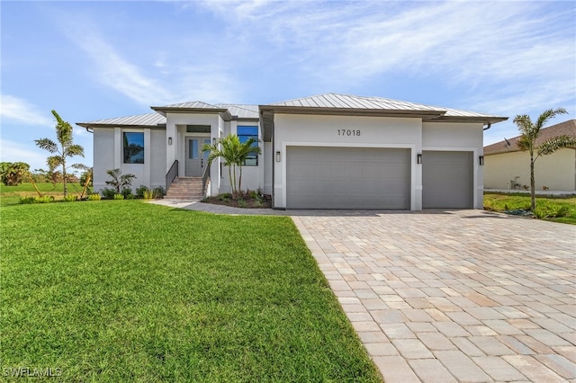 view of front of home featuring a front yard and a garage