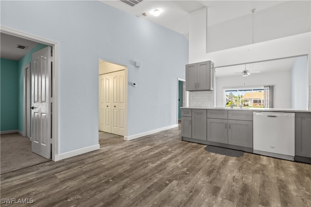 kitchen with gray cabinets, dark hardwood / wood-style floors, white dishwasher, and ceiling fan