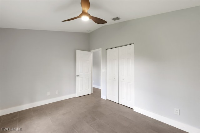 unfurnished bedroom with a closet, lofted ceiling, and ceiling fan