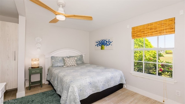 bedroom with ceiling fan