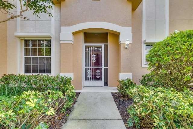 property entrance with stucco siding