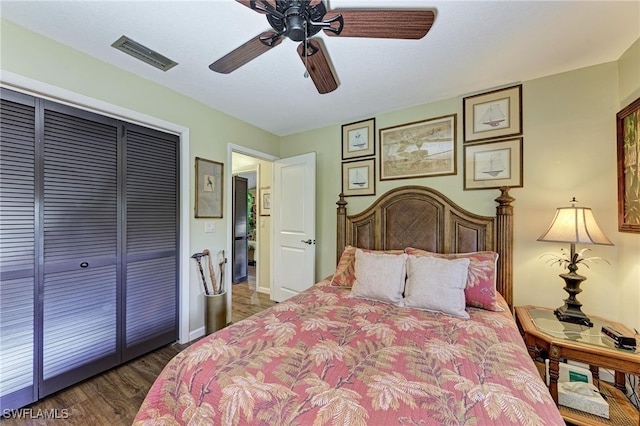 bedroom featuring dark wood-type flooring, ceiling fan, and a closet