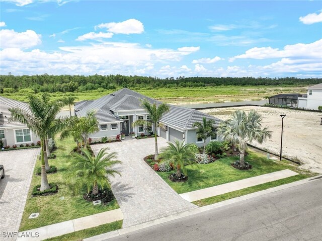 view of front of house featuring a garage and a front yard