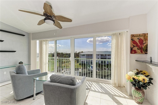 sunroom with ceiling fan