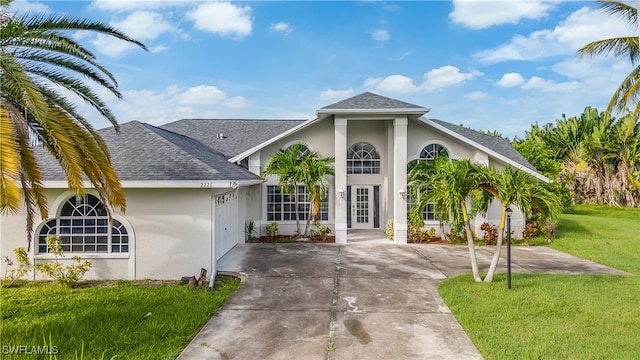 view of front of house with a front lawn