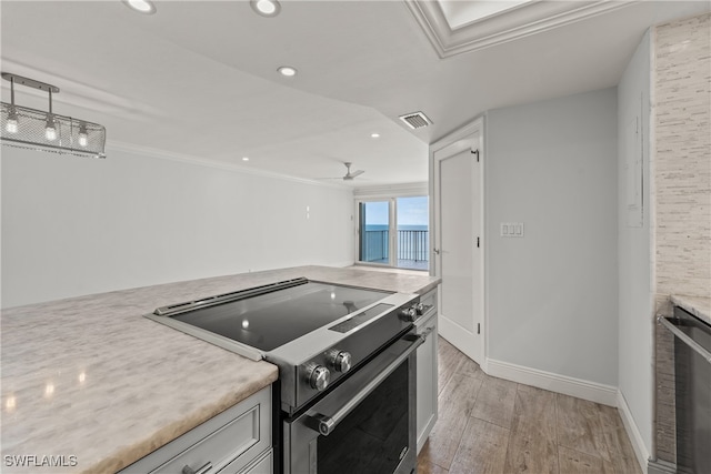 kitchen with stainless steel range with electric cooktop, crown molding, white cabinetry, light wood-type flooring, and ceiling fan