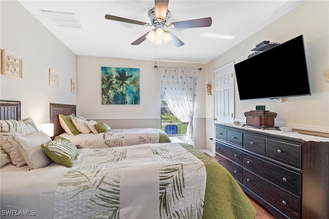 bedroom with ceiling fan