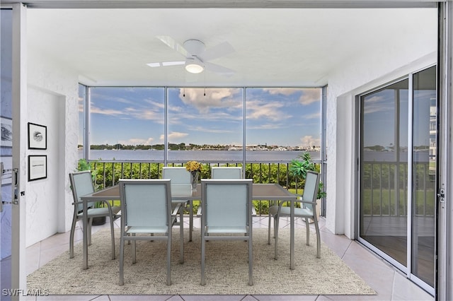 sunroom / solarium featuring ceiling fan