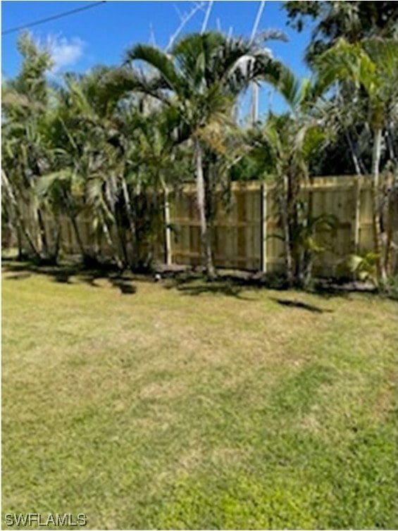 Listing photo 2 for 16809 Windcrest Dr, Fort Myers FL 33908