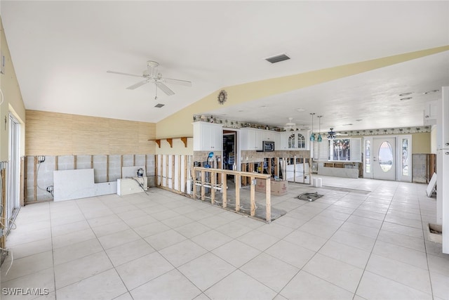 empty room featuring light tile patterned floors and ceiling fan