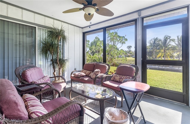 sunroom with ceiling fan